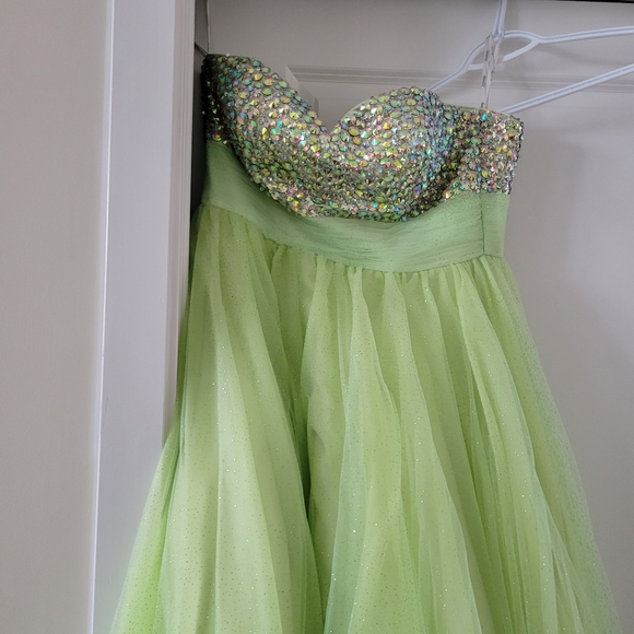 Graduation/Prom/Formal Gown - Picture 4 of 11